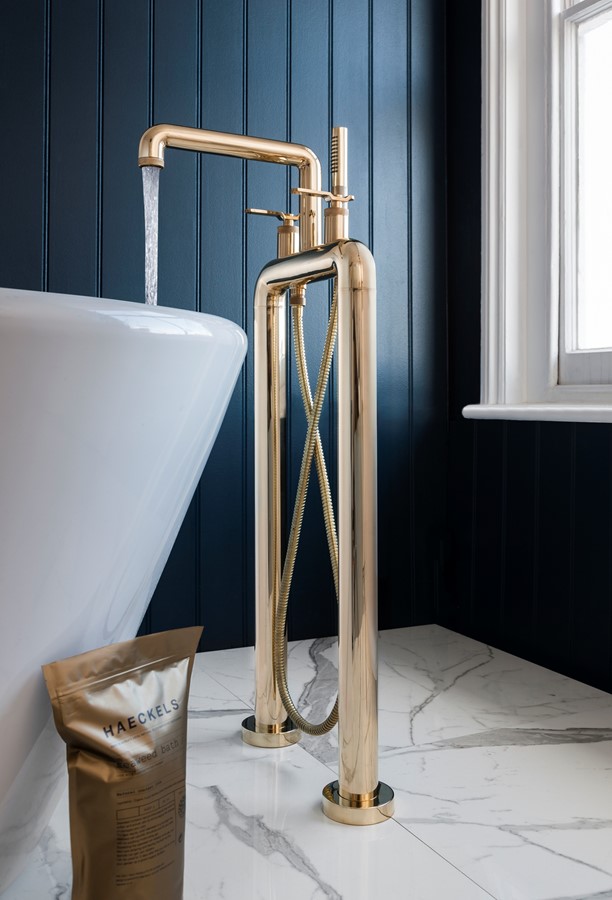 UNION Floor Mount Tub Filler with Lever Handle Luxury bathrooms